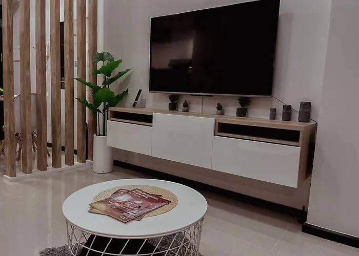 The Radiance Bay - Modern 1-bedroom With View